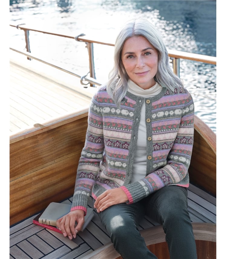Fairisle- Strickjacke mit Blumen- und Schafmuster